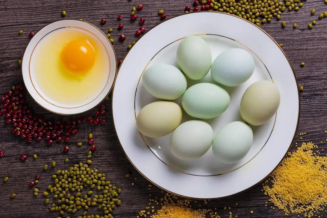 一天吃几个「鸡蛋」最好？孩子多大可以吃？几十块的鸡蛋真的营养更高？