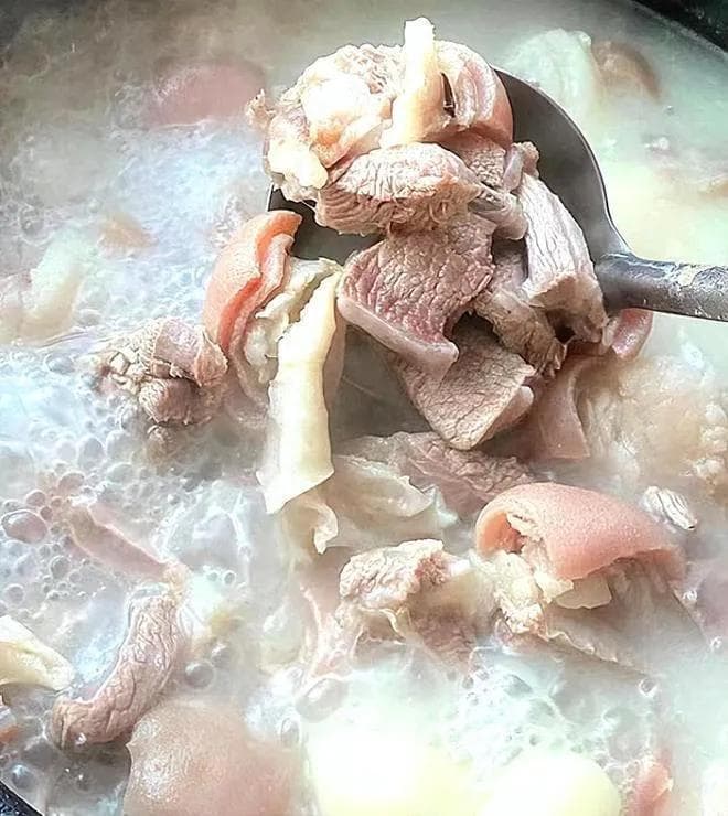 炖羊肉汤牢记“3放3不放”，汤色奶白不腥膻