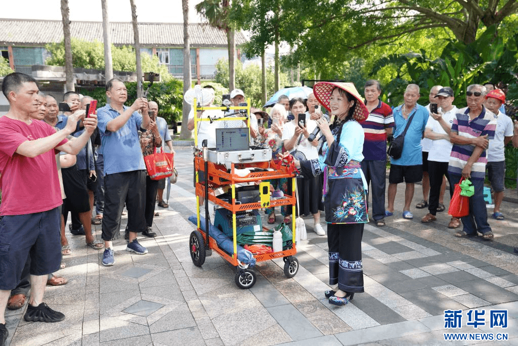 “架上手机唱山歌” 广西山歌进入社交媒体时代