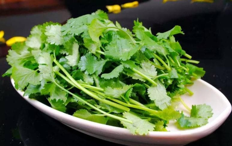 香菜有4大好处，但对于这类人，最好不要吃！