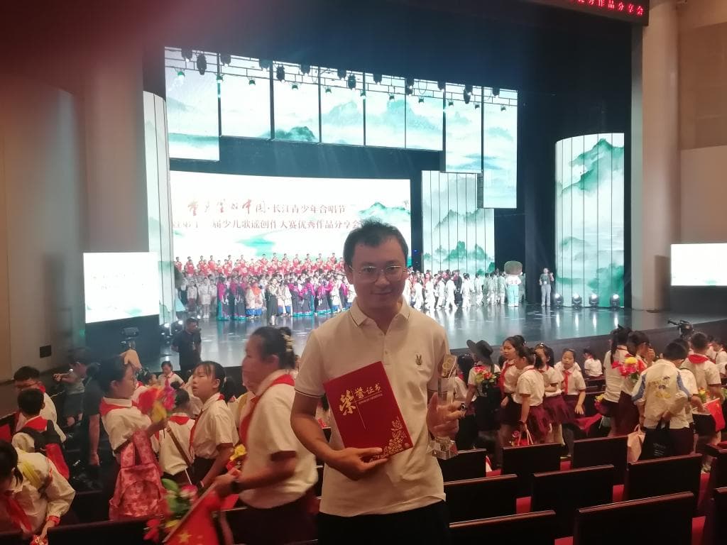 爆款歌曲千亿播放背后：让大家在歌里找到自己