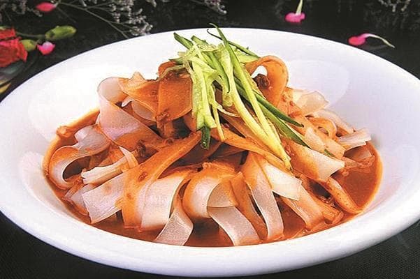石河子凉皮：融合多元文化的美食名片