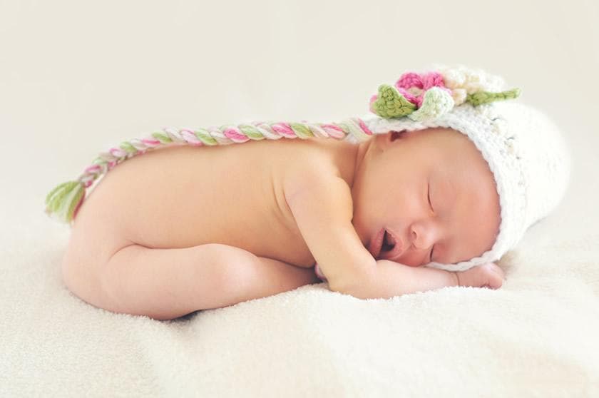 婴儿三种睡姿大解析：趴睡、仰睡还是侧睡更安全？