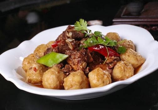 榆林五大地道美食制作详解：排骨炖洋芋到雪花月饼