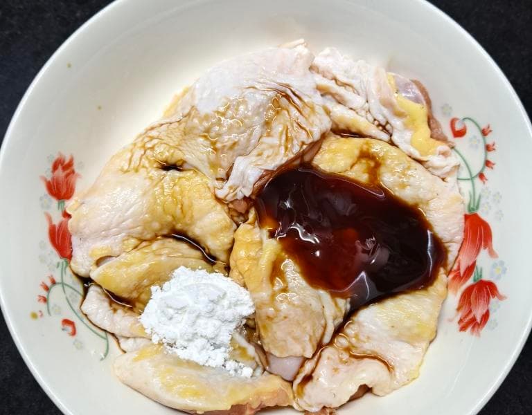 黄皮果焖鸡腿