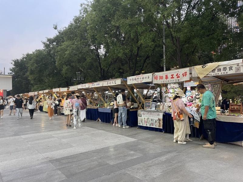 微观察 | 日薪5千+ 月入10万+ 摆摊的年轻人真的这么赚？