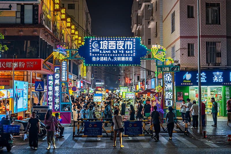 南宁埌西夜市焕新颜：文明与繁华并行的城市夜曲