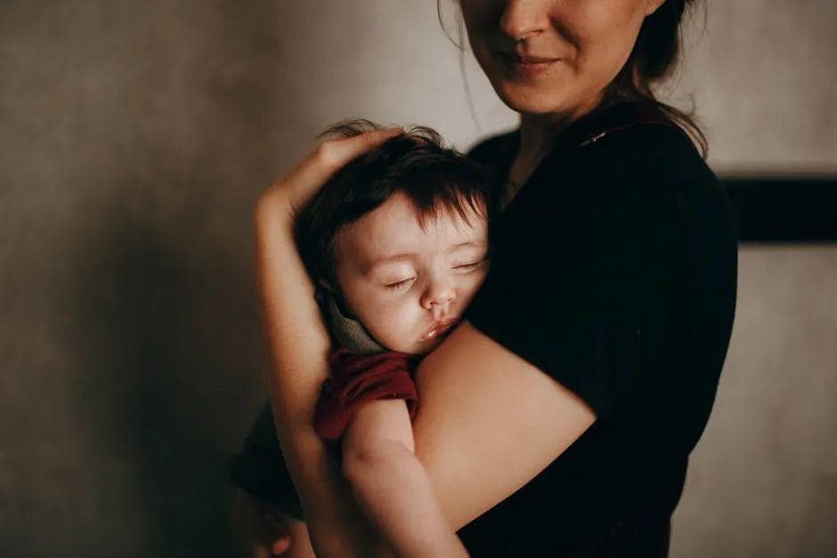 婴儿抱睡难题如何破？5S安抚法+3大技巧助眠
