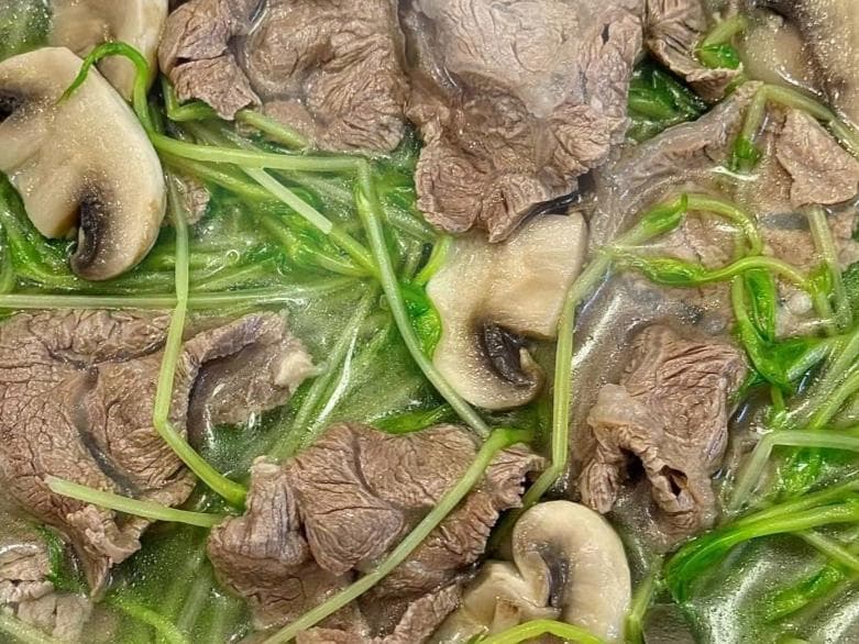 女生减肥，建议忌绝食，多喝八种减脂汤，低脂高蛋白，美容又养颜