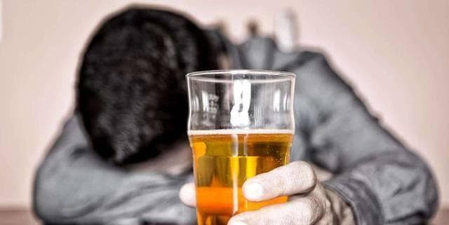 喝酒与肝硬化到底有多大关系？提醒：冰箱里的2种食物比酒更伤肝