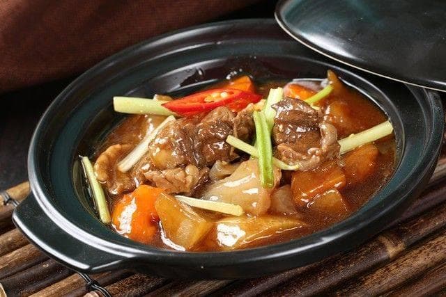 张红甫教你做醇香浓郁，重温家常味道，尽享冬菇牛腩煲带来的温暖