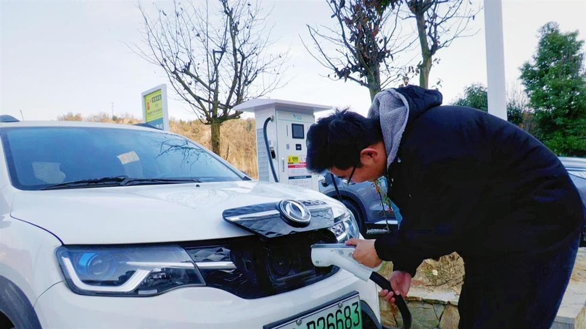 湖北郧西：“绿电绿桩”护航低碳出行