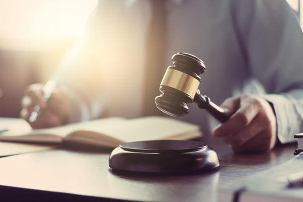 智斗逃犯法治宣传：提升公众安全意识与法律认知