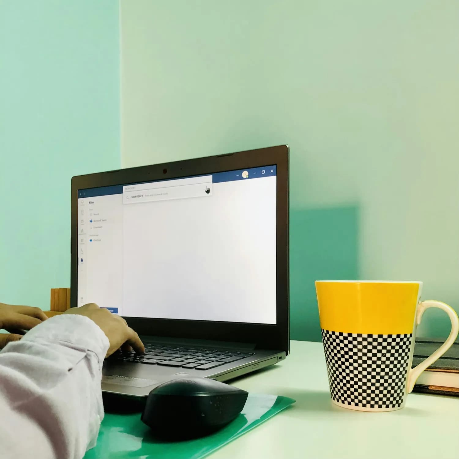 高效管理你的Facebook和LinkedIn形象