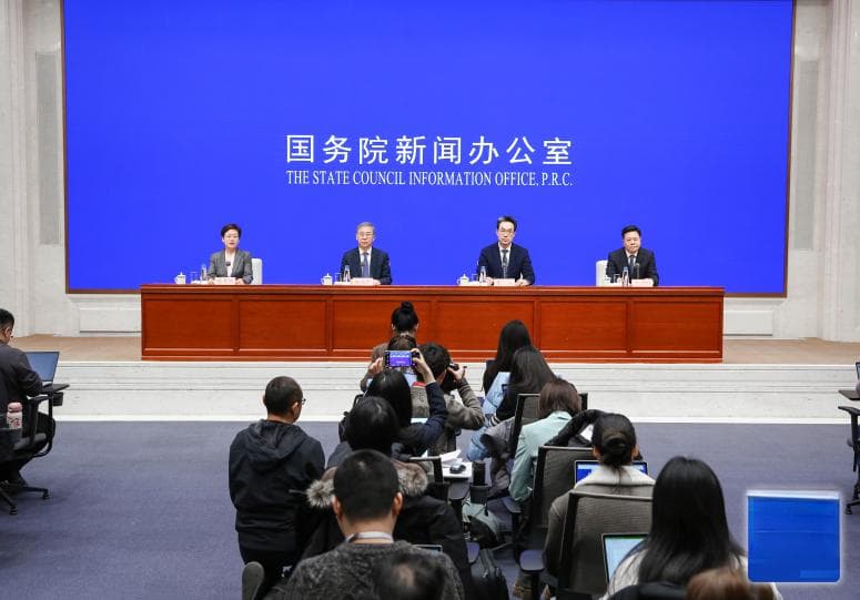 如何促进老龄消费？适当提高养老金，发展智能辅具、老年游学