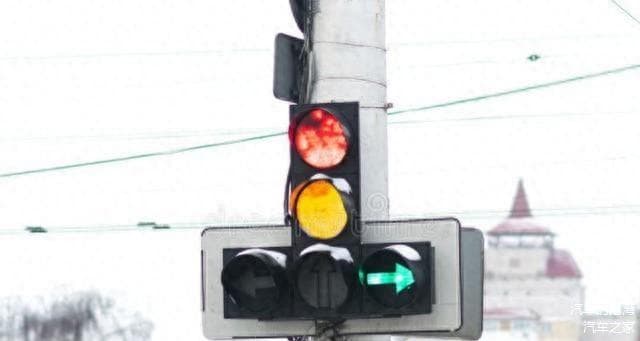 开自动挡车，等红绿灯时应该挂什么挡？看看你用对了没？