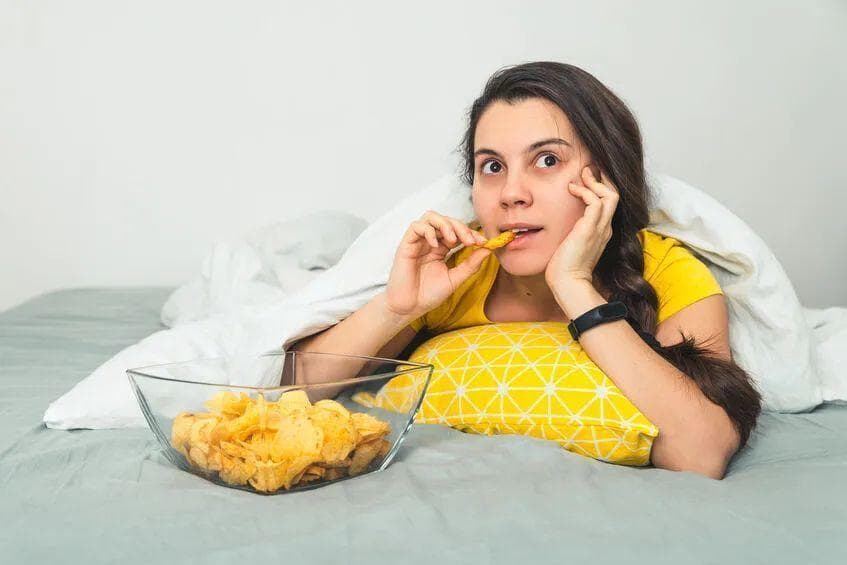 晚上尽量不要吃这4种食物，否则健康受影响！看看你还在吃吗？