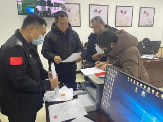 【锦旗背后的故事】法拍设备抵付工资，守护群众暖“薪”过年！
