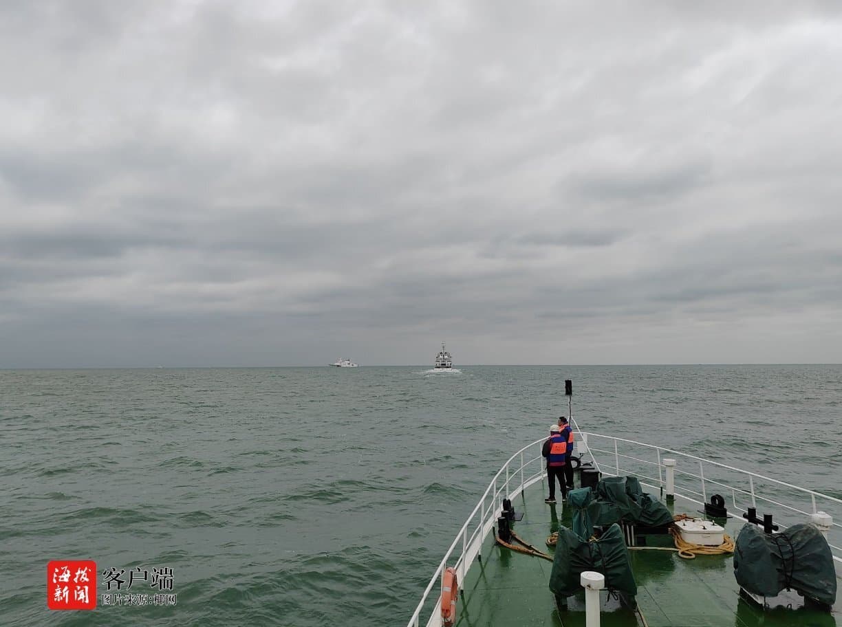 琼粤两地海事部门开展琼州海峡联合巡航执法 保障春运返程高峰安全畅通