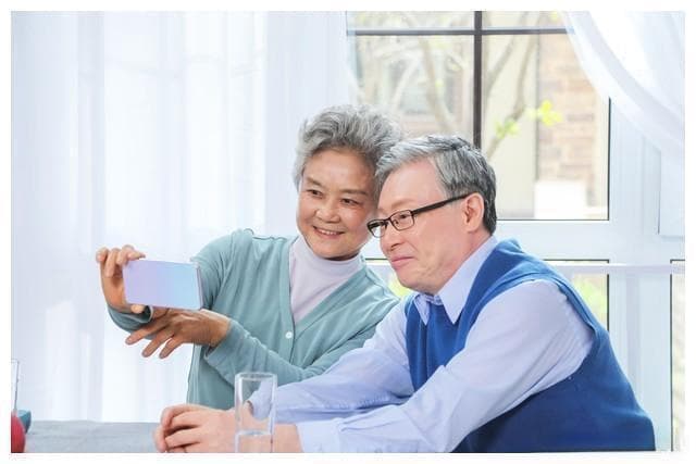 老年人再婚，多半会少活10年？看完这3个原因你就会明白！