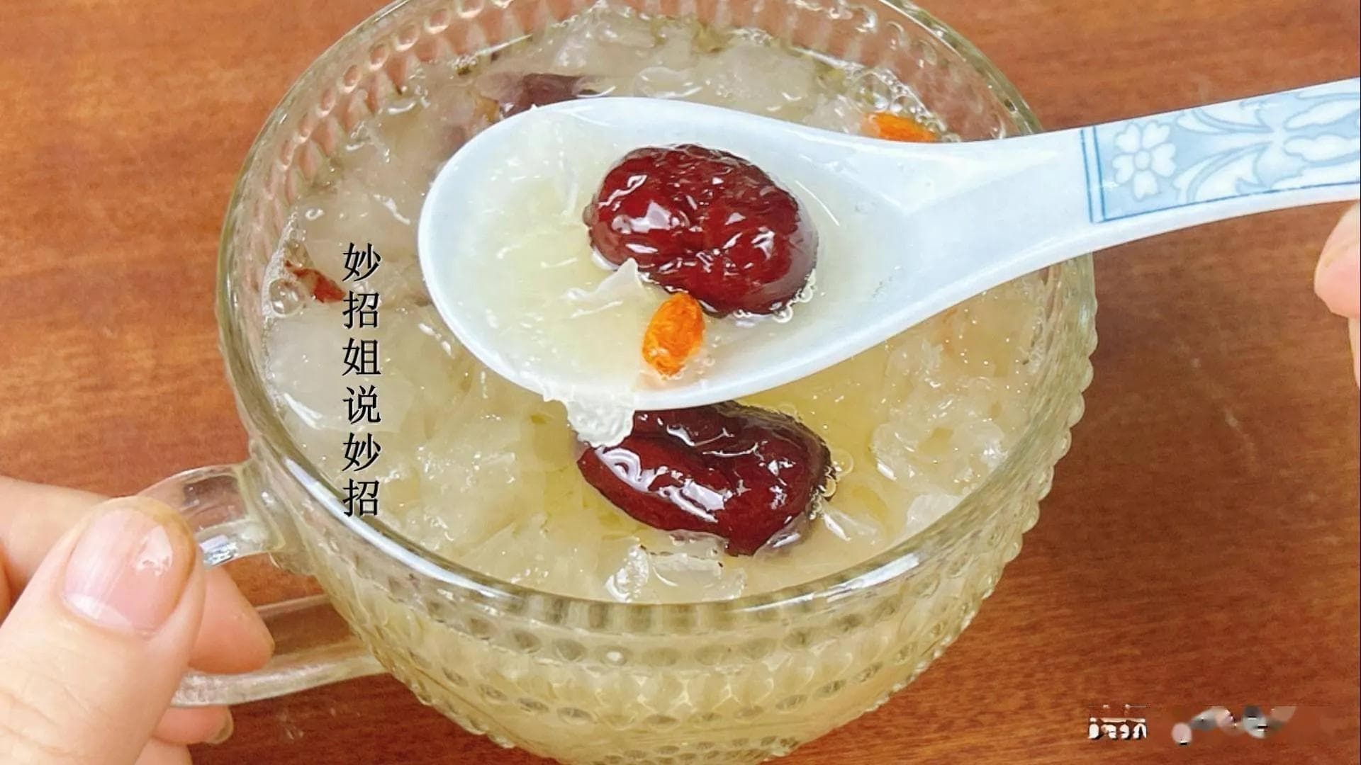 炖银耳汤，切记不要直接下锅炖！牢记4点，20分钟出胶，汤更黏稠