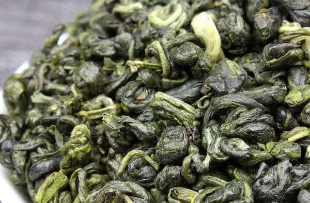 10首禅诗中的春天，溪中的花与禅意是相对的、遗忘的。