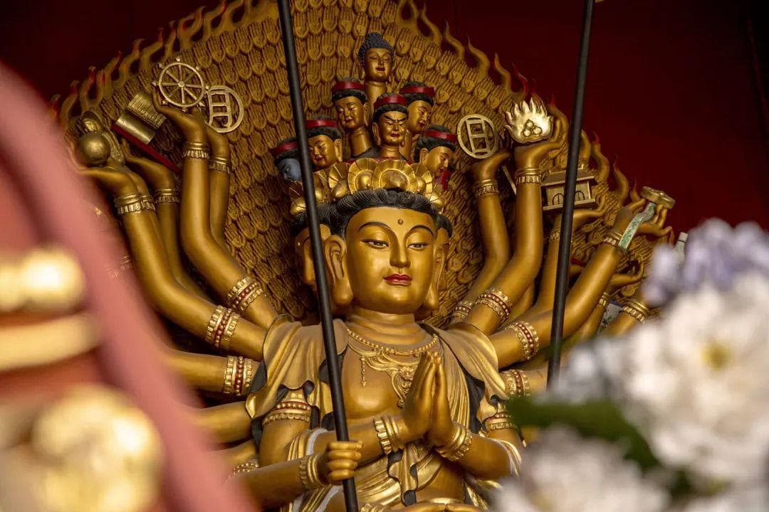 在“菩萨”之后再加上“摩诃萨”三字是什么意思？