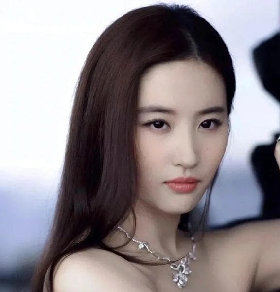 你适合“短发”还是“长发”？关键看这2点，选错显脸大还难看