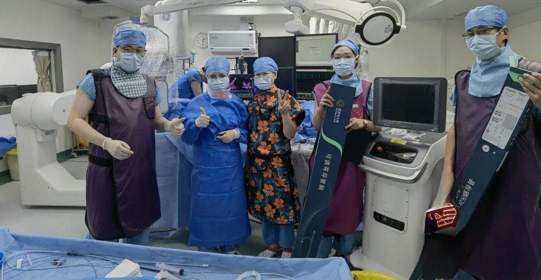 广东省人民医院成功完成国产首个花瓣状PFA上市后首批应用
