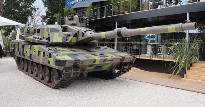 配备 130 毫米加农炮的德国新型KF-51U主战坦克