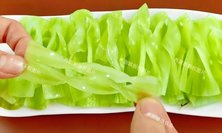 莴笋入菜正当时，三道养生菜品助中老年人过冬