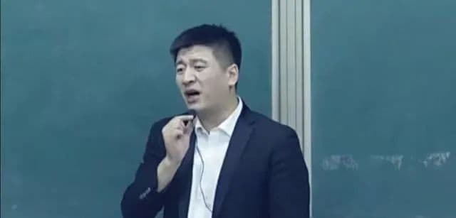 美国为啥没有张雪峰？教育体系与市场逻辑的深层差异