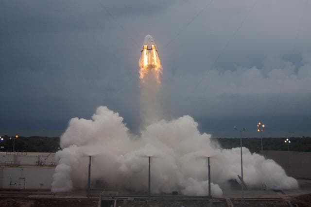 SpaceX提升载人"龙"飞船的安全等级 紧急情况下可启用推进器协助救人