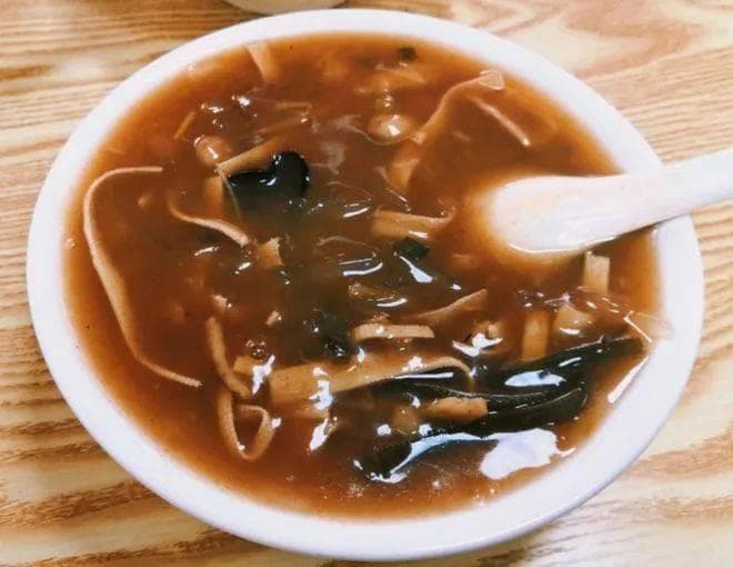 胡辣汤、烩面、灌汤包：河南十二种地道小吃全攻略