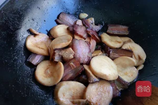 杏鲍菇炒腊肉：一道色香味俱佳的家常菜