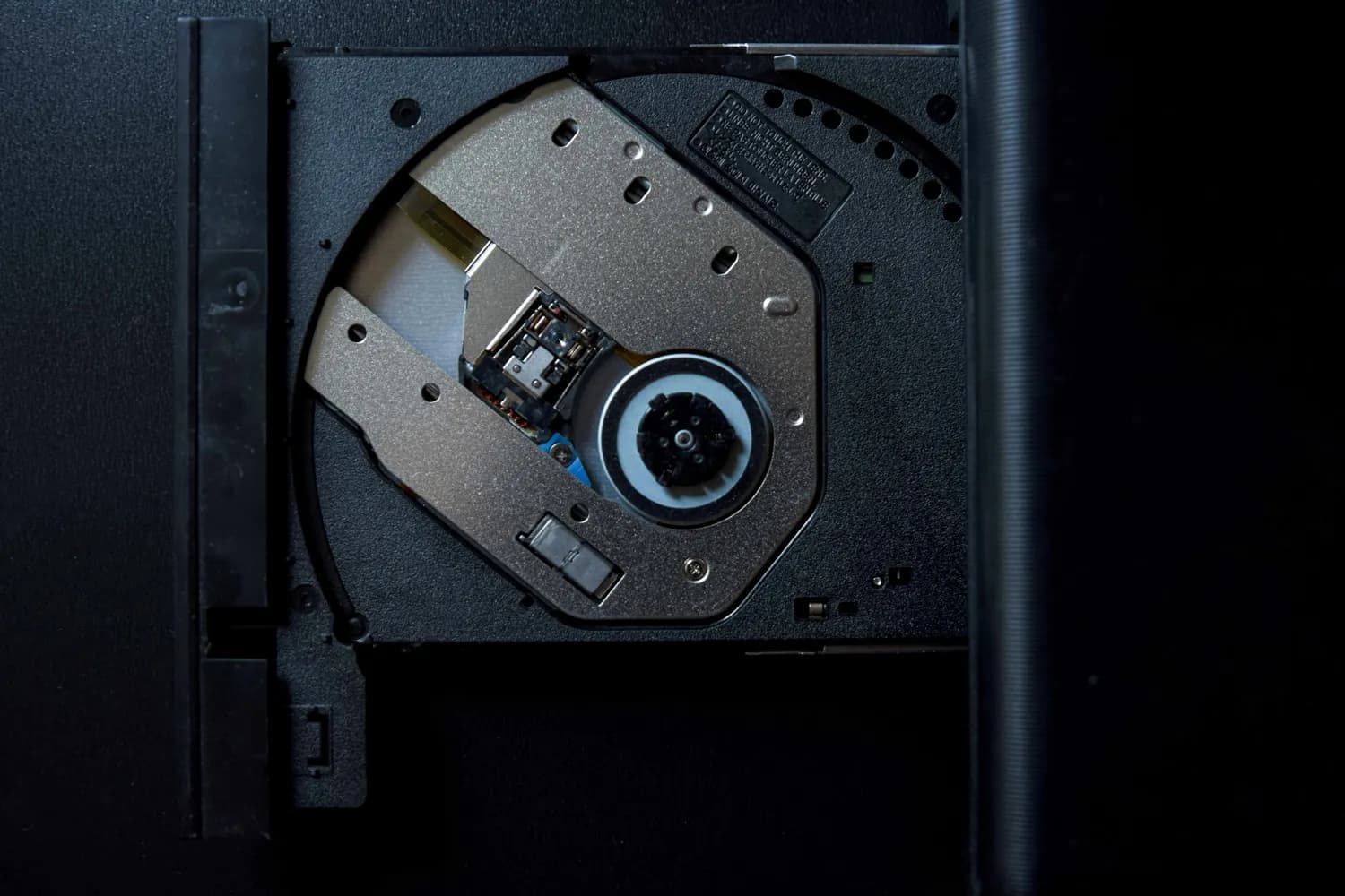 车载CD机安装秘籍，让你秒变车神