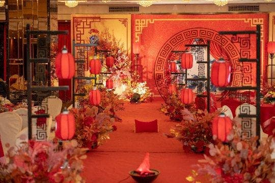 中式红色婚礼布置：浓墨重彩的喜庆与传统