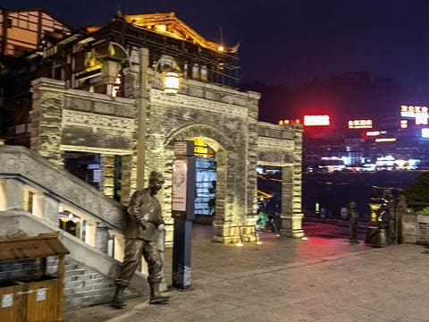 仁怀茅台镇旅游攻略：深度体验中国酒都的历史与文化 🍶