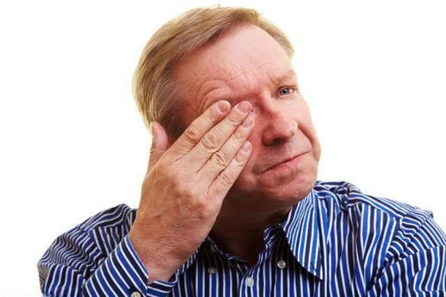 老年人发生视力减退怎么办？科学补充这3种维生素，改善视力问题