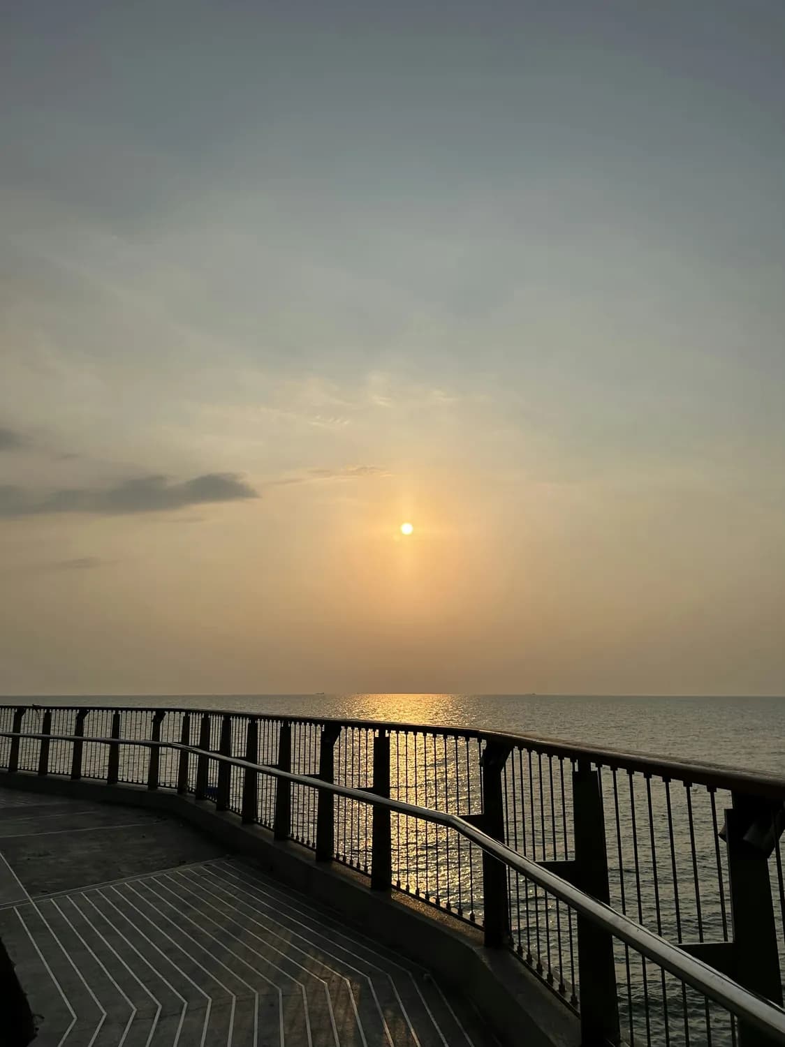 深圳打卡必去三地：海滨日落、红杉湖景、世界奇观