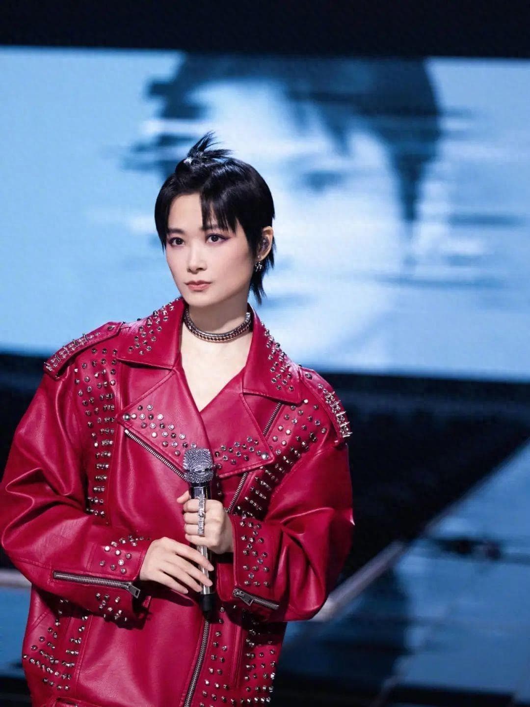 李宇春手里握着回到2005的钥匙
