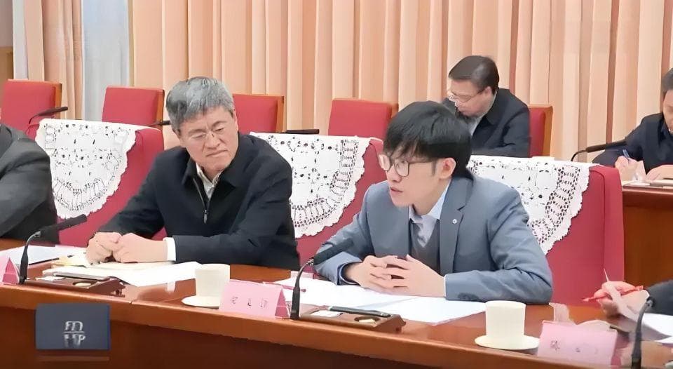 从县城学霸到AI冠军：梁文锋用应试思维颠覆硅谷