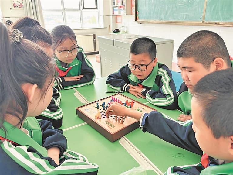 构建“活力校园”新生态