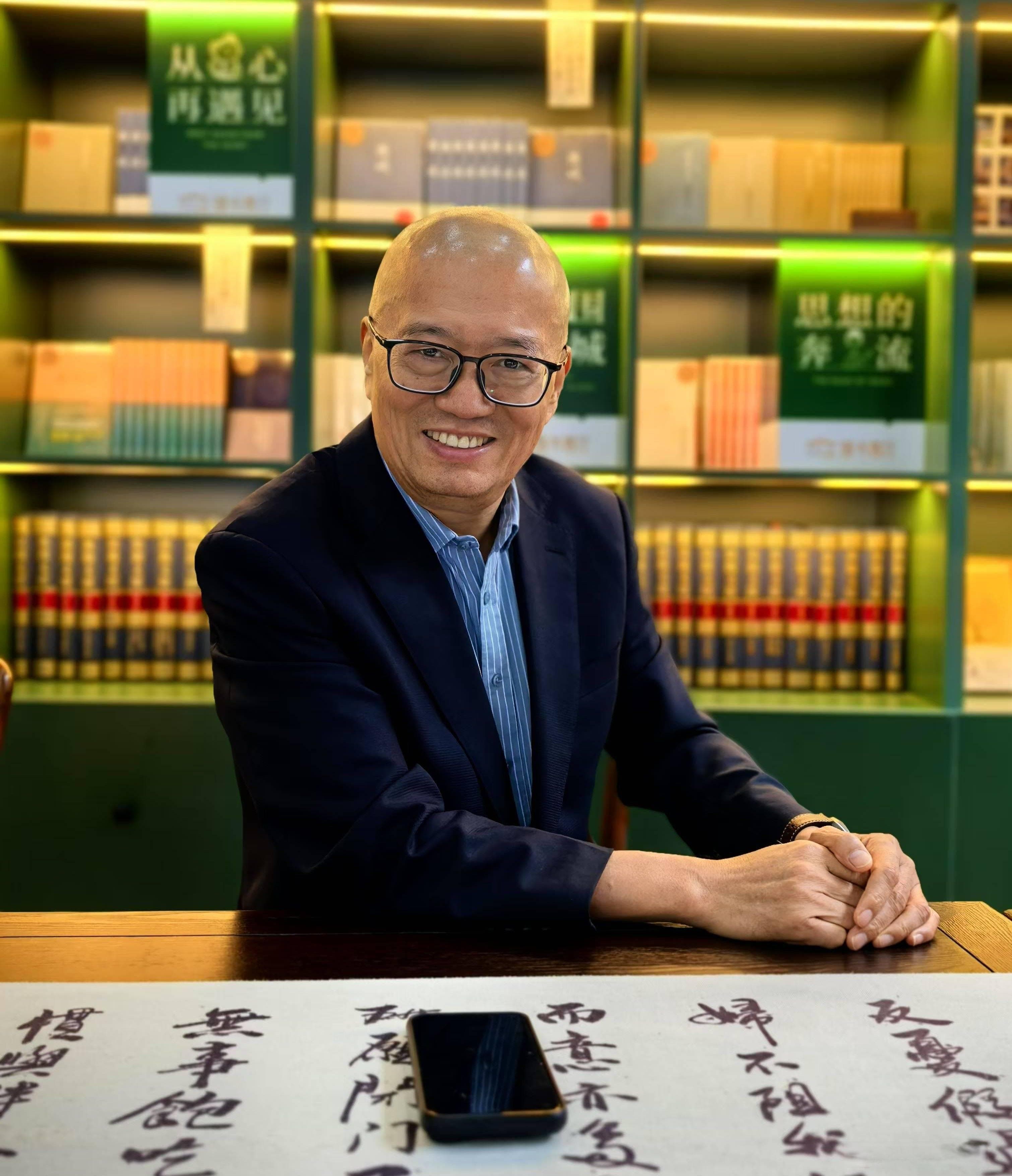 在反思中前行：对待生活与人性的多维视角