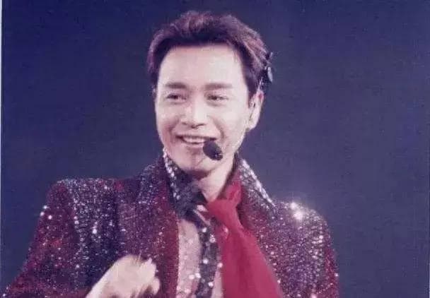 张国荣：千人千面的传奇人生！