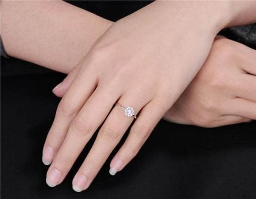 女人结婚戒指戴那只手  婚戒为什么要戴无名指上