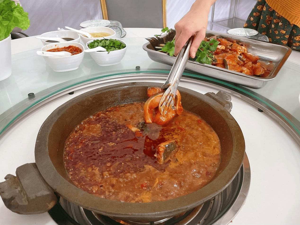 石泉石锅鱼：一口鲜香，满是乡愁