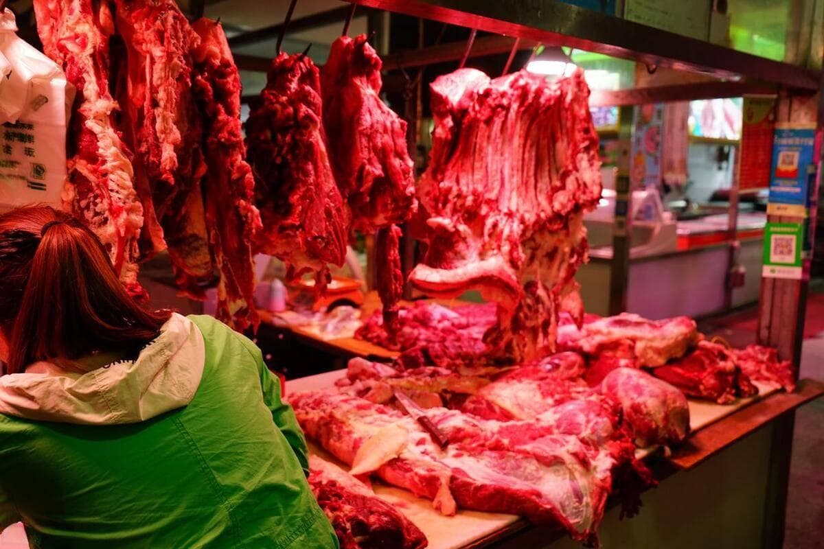 买牛肉，选“挂着的”还是“摆着的”？学会4招，弄懂再买不吃亏