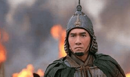 周瑜打黄盖的故事是怎样的？这件事的起因是什么？