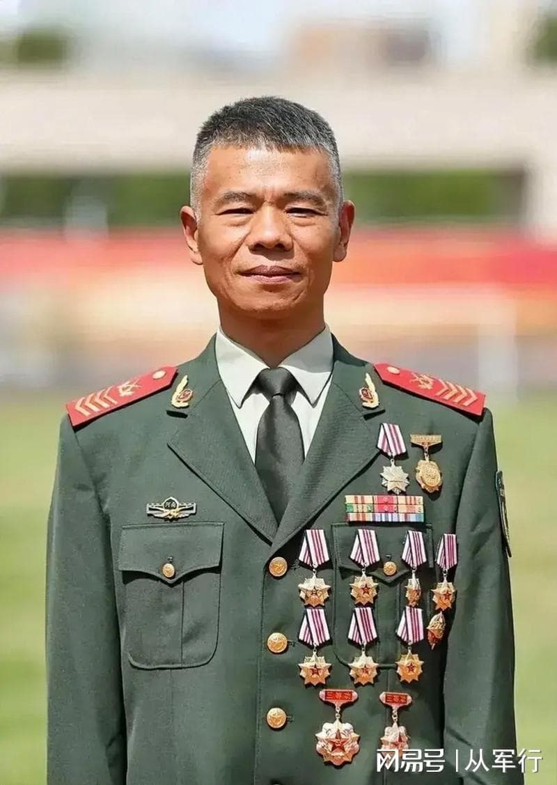 当兵要干到一级军士长，太难了，所以“兵王”凤毛麟角！